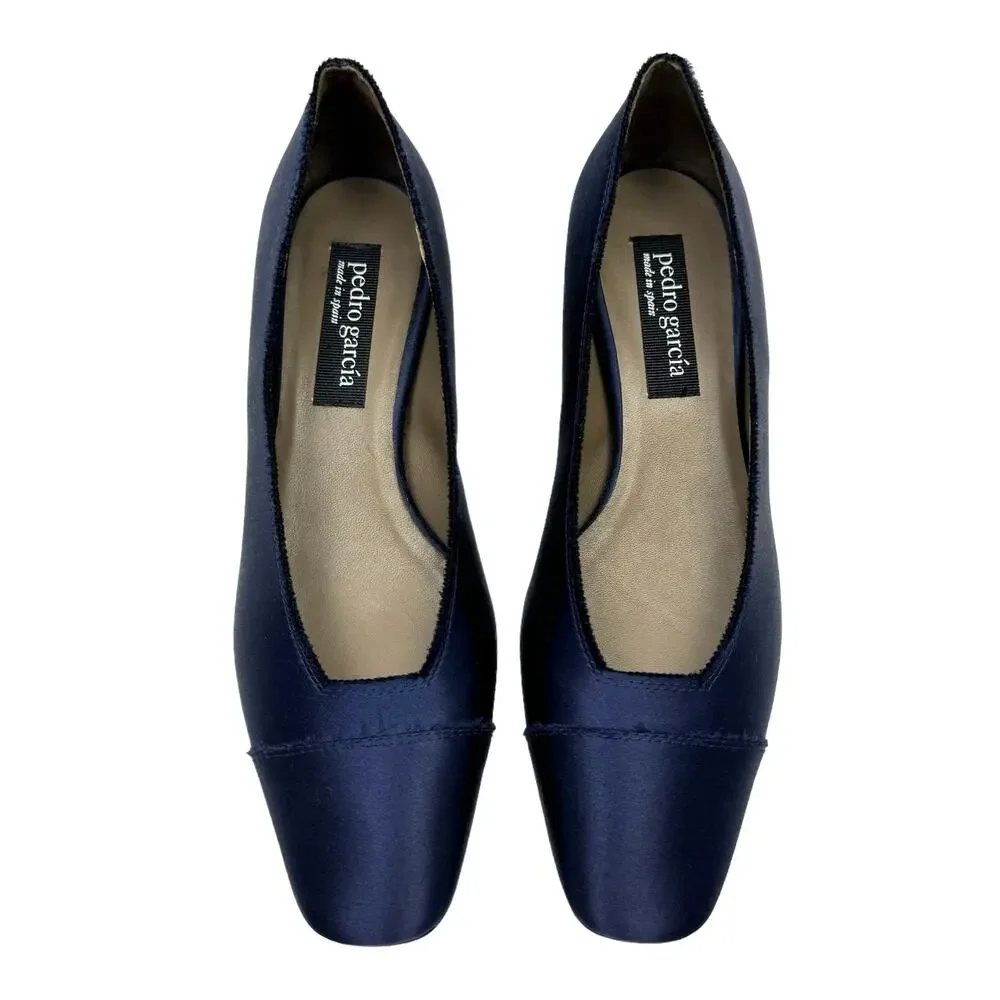 Pedro Garcia Eladia NEW Navy Silk Satin Low Block Heel Slip On Pump $550